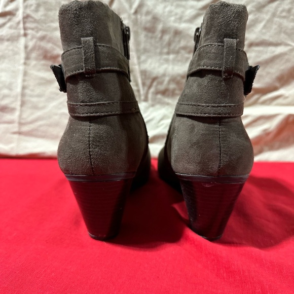 Solanz Brown Boots - Picture 5 of 9